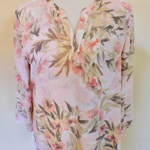 Chico's Soft Pink & Floral Top Size 1 Womens 3/4 Adjustable Sleeve Shirt